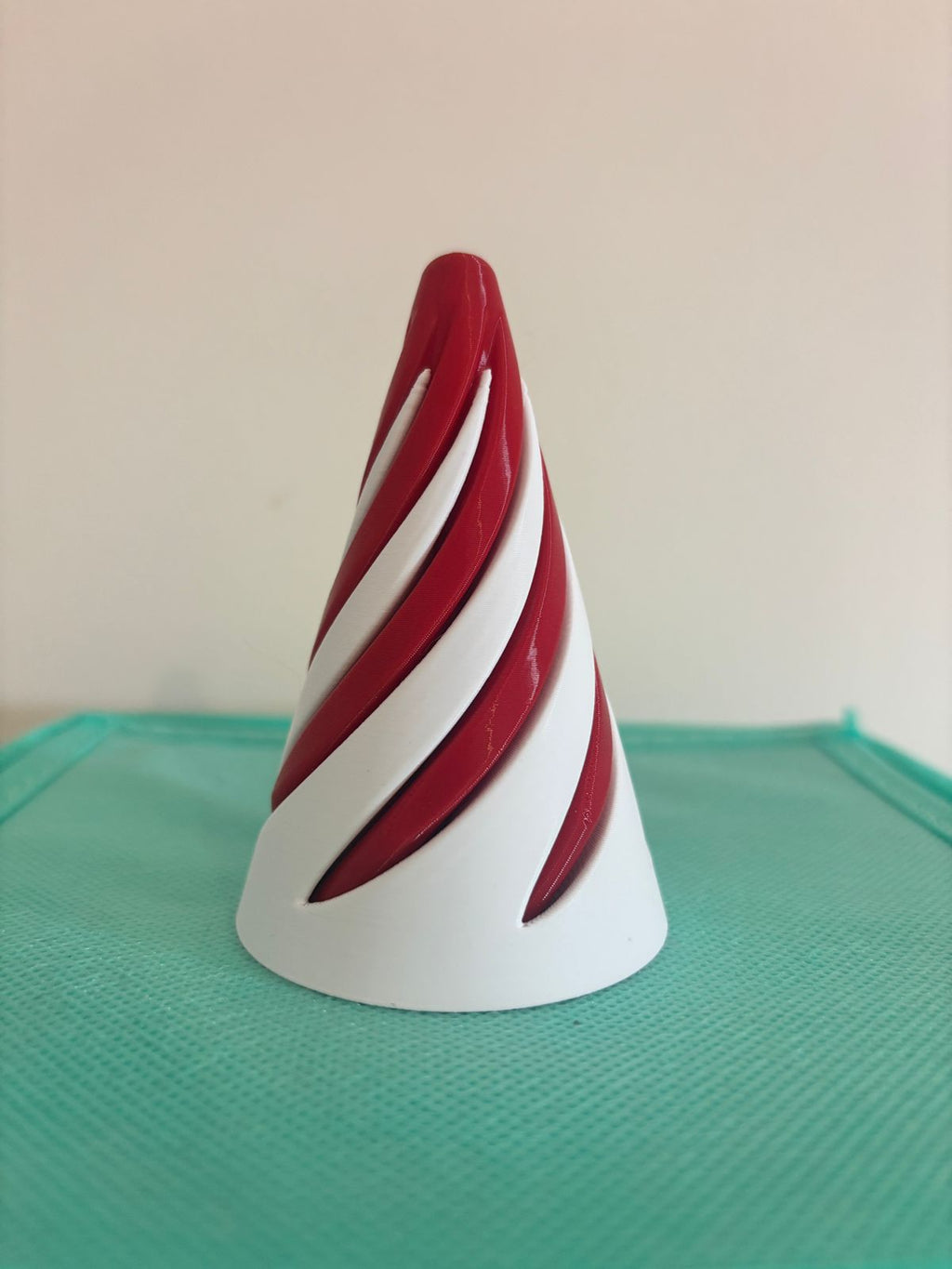 🔵 Título: Spiral Cone Fidget Toy – 3D Printed Sensory Toy